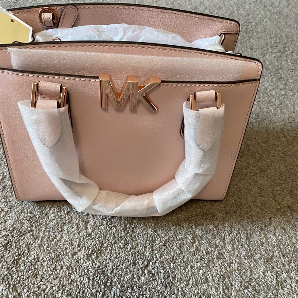 Authentic MK cross body purse new with tags